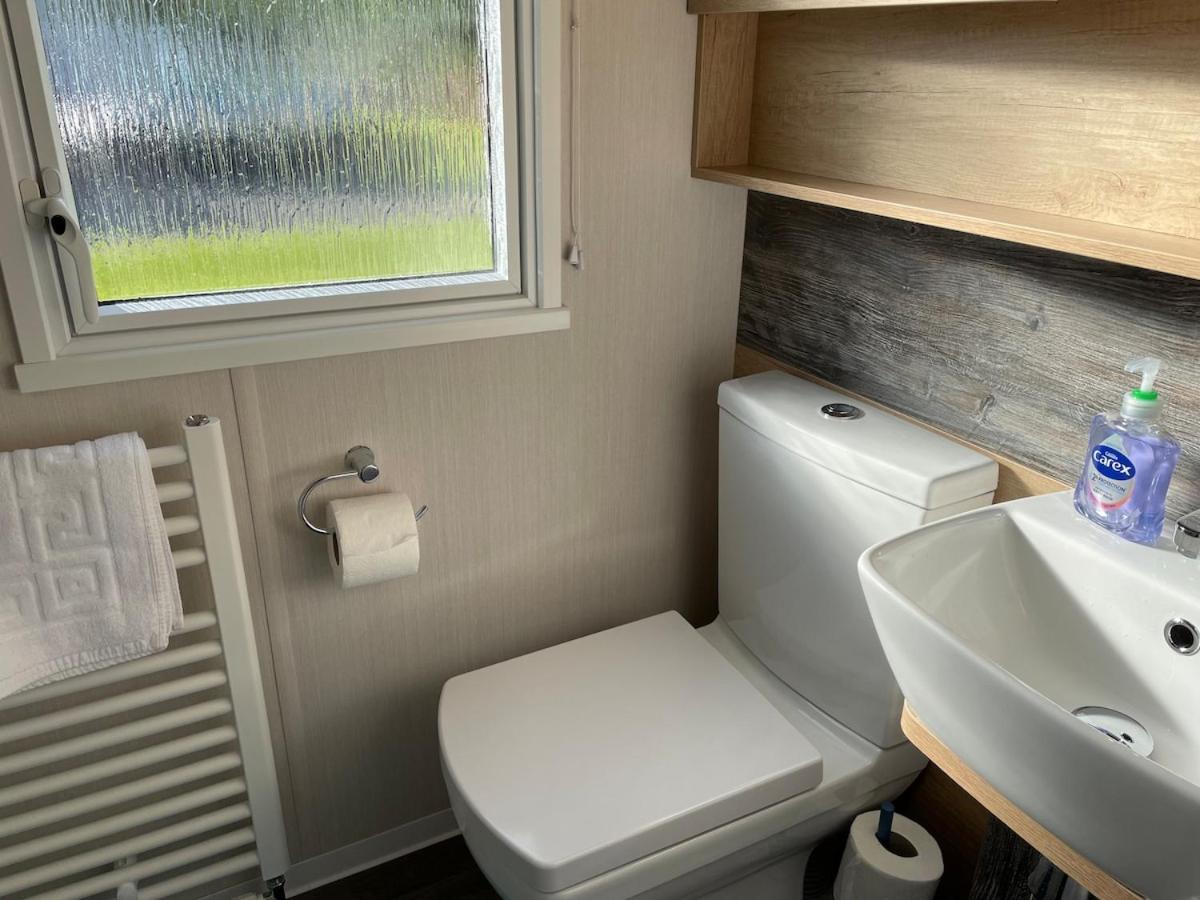 Luxury Caravan Cornwall Sleeps 4 Countryside View St. Austell Exterior photo