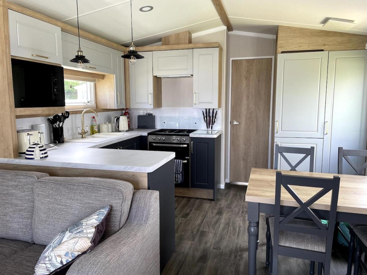 Luxury Caravan Cornwall Sleeps 4 Countryside View St. Austell Exterior photo